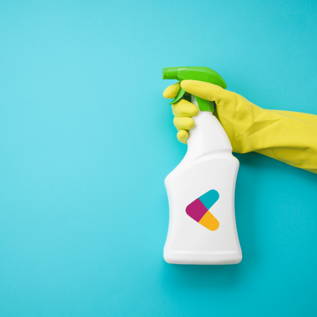 person holding spray bottle with globeo logo